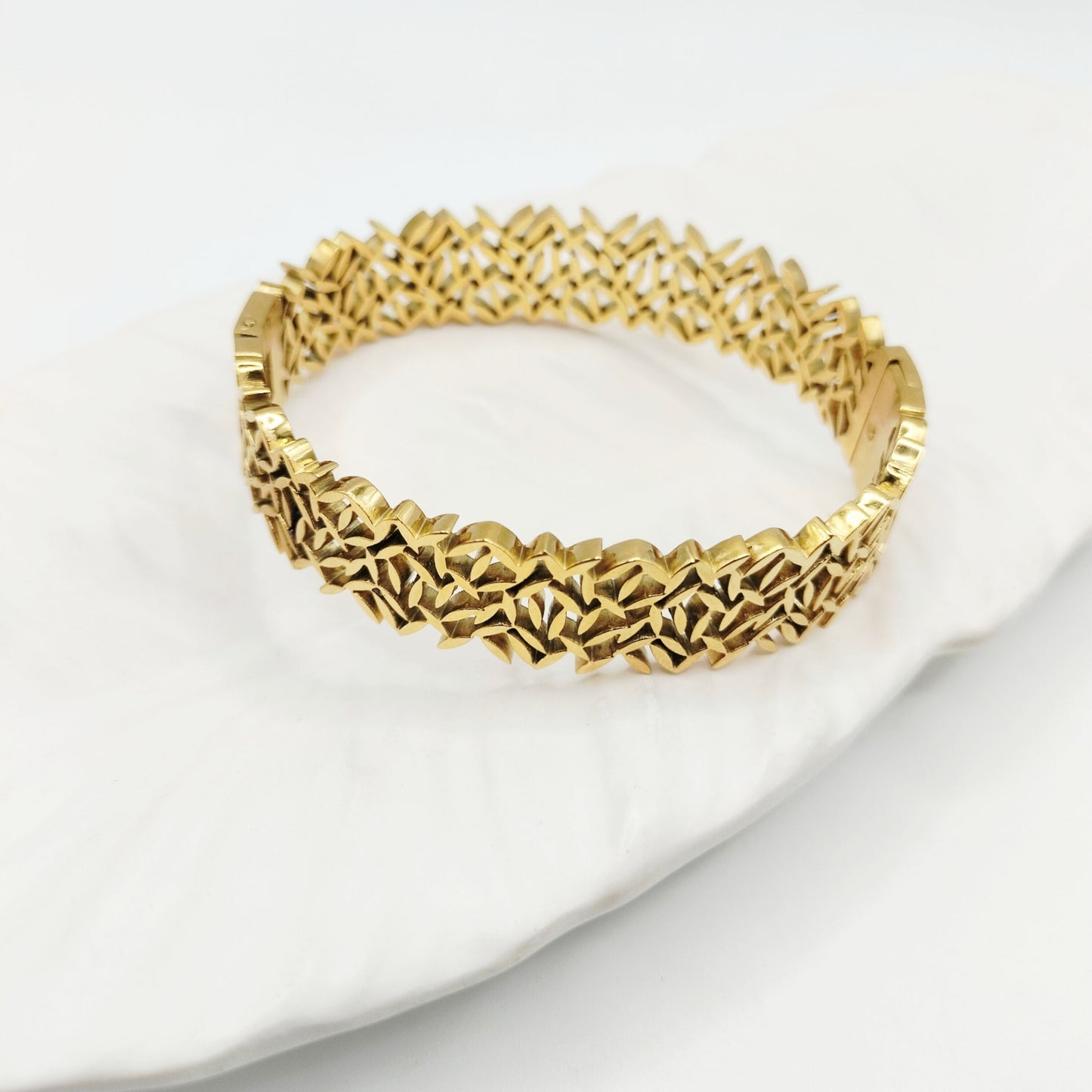 Hollow Leaf Bangle