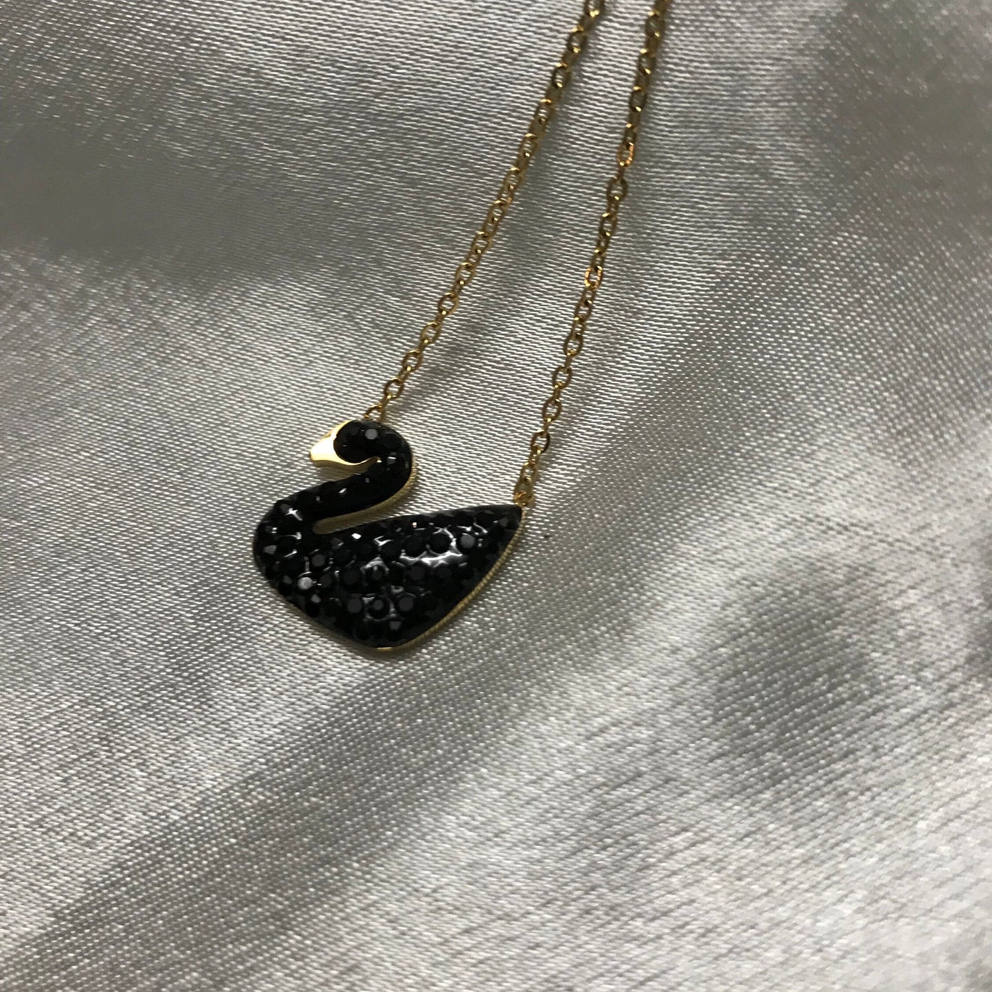 BLACK SWAN NECKLACE