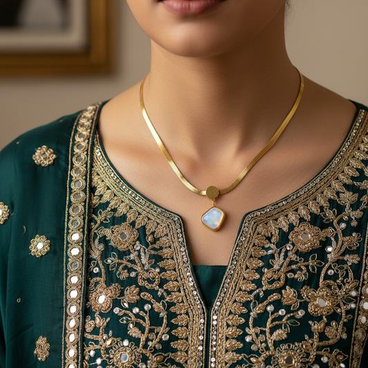 WHITE PEARL PENDANT